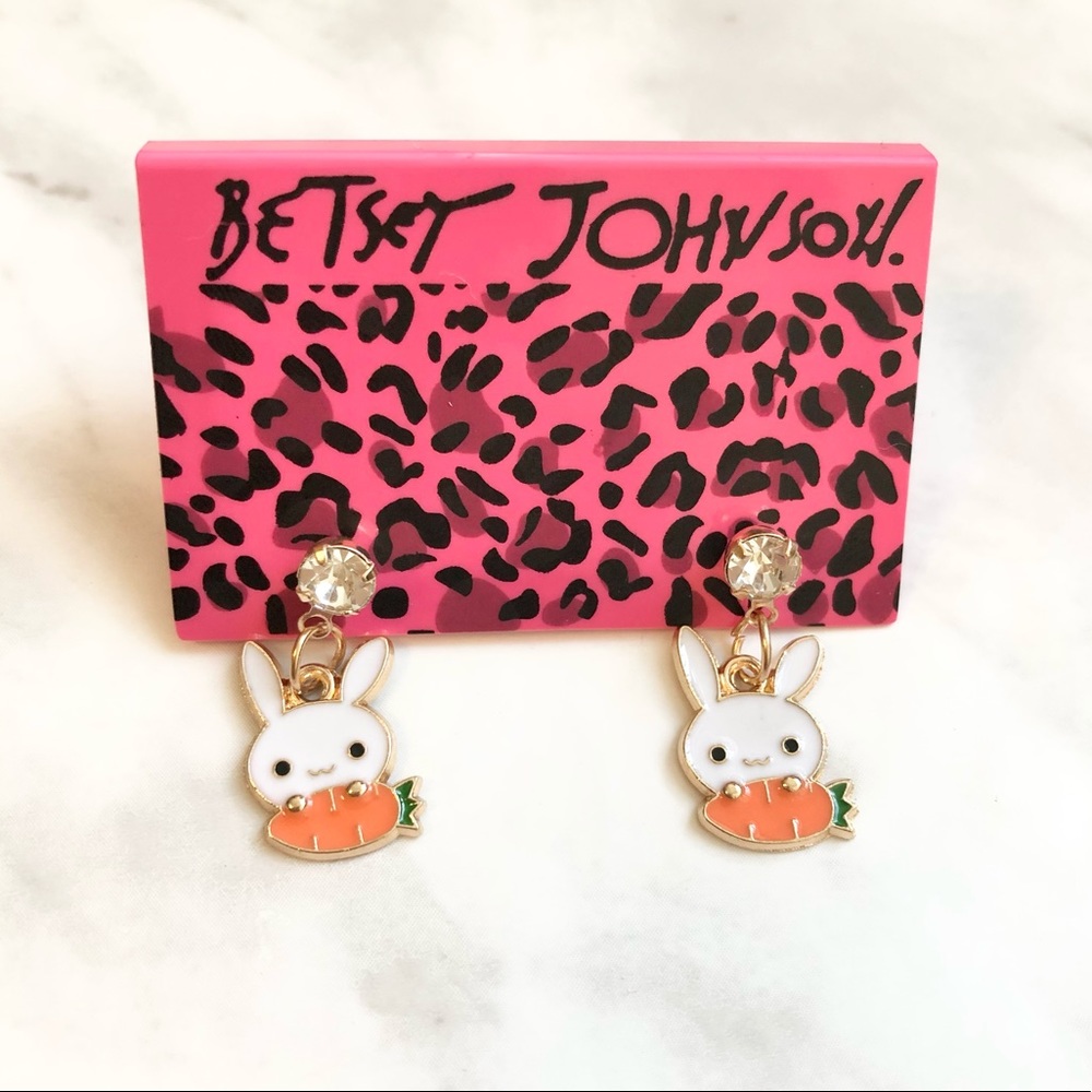 🎉 NWT Betsey Johnson Bunny & Carrot Earrings